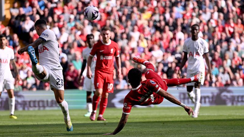 Liverpools sterke prestasjon knuser Tottenhams håp om topp fire